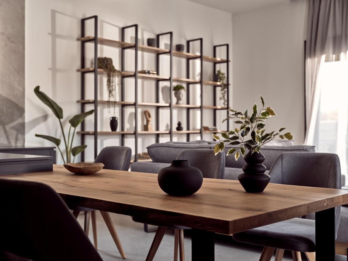 Noema Villa - Stylish Villa With Scenic Serenity, By Zantewize Sarakinadhon Bagian luar foto