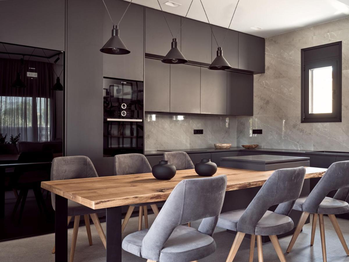 Noema Villa - Stylish Villa With Scenic Serenity, By Zantewize Sarakinadhon Bagian luar foto