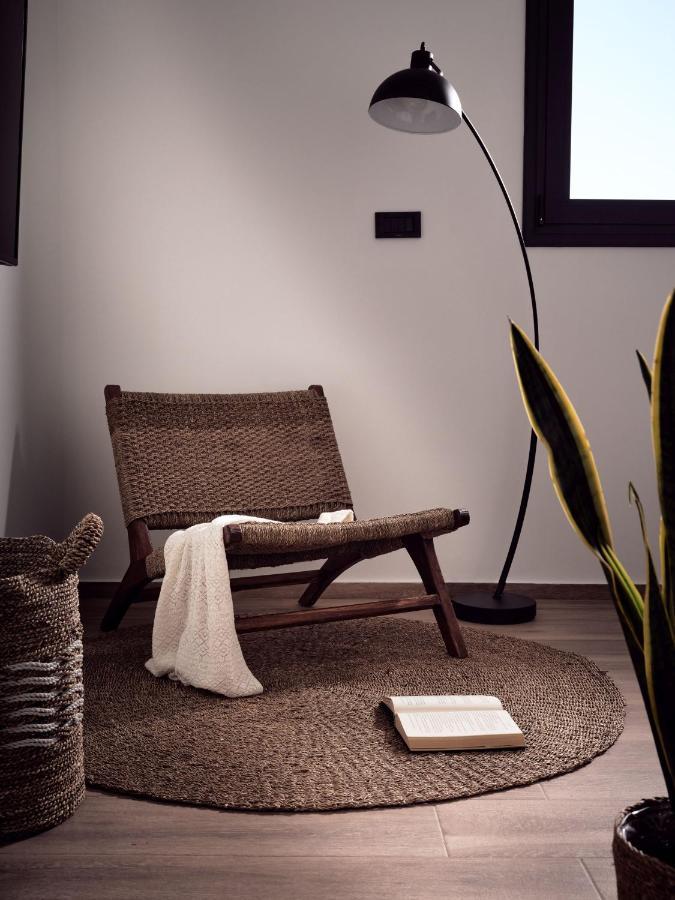 Noema Villa - Stylish Villa With Scenic Serenity, By Zantewize Sarakinadhon Bagian luar foto